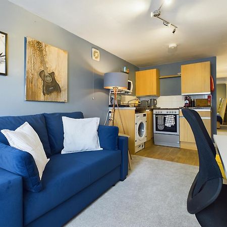 Lovely 1 Bedroom Apartment With Parking 雷丁 外观 照片